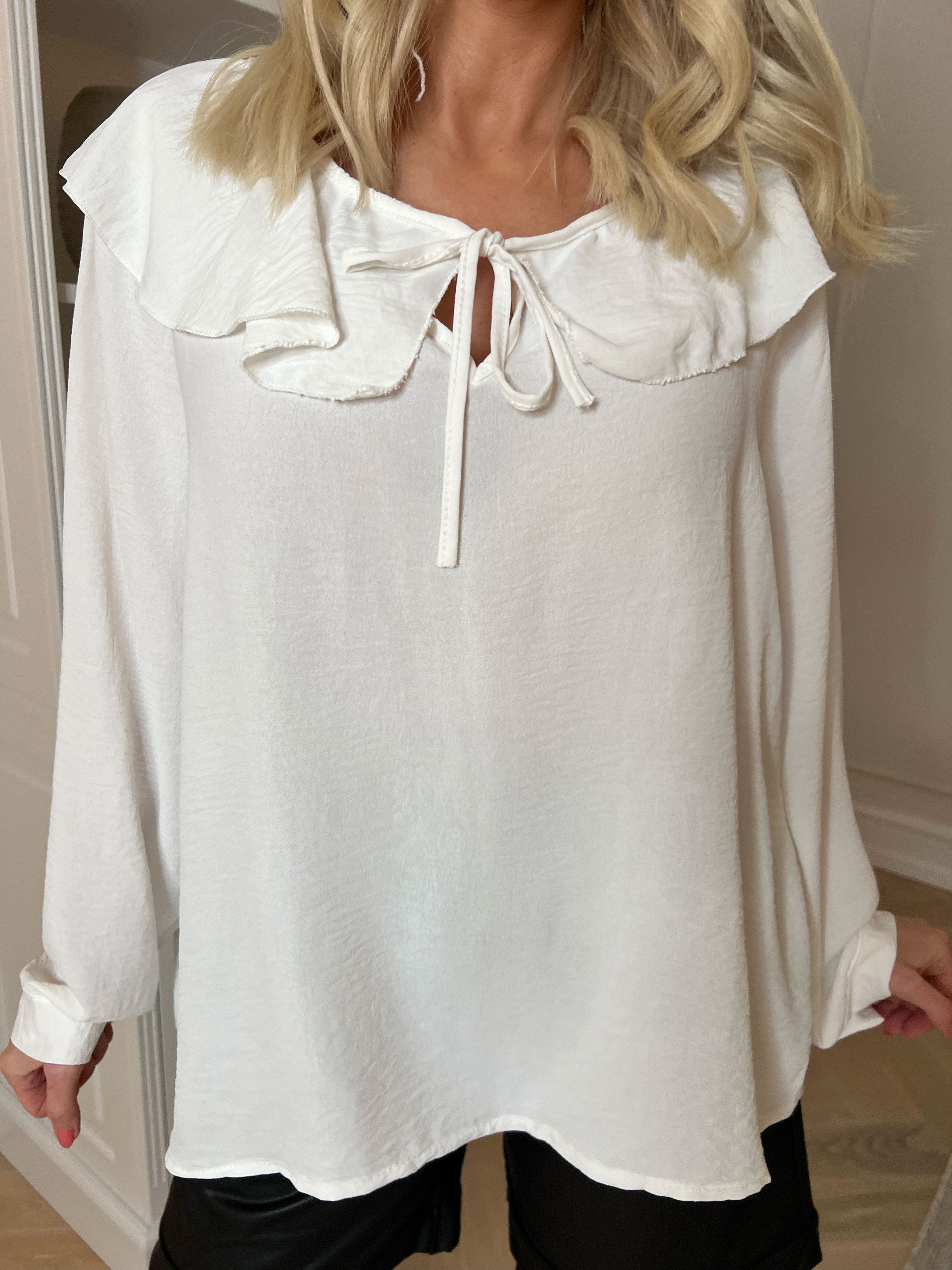 Alcoy - Klassik tunika i viskose med flæsekant